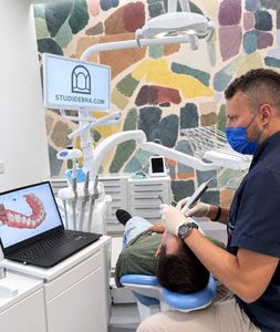 Scanner intraorale per impronta digitale dentale allo Studio Erra di Avellino